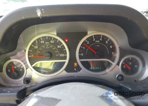 2010 Jeep Wrangler Unlimited Rubicon z USA, uszkodzony, nr VIN 1J4HA6H18AL133860